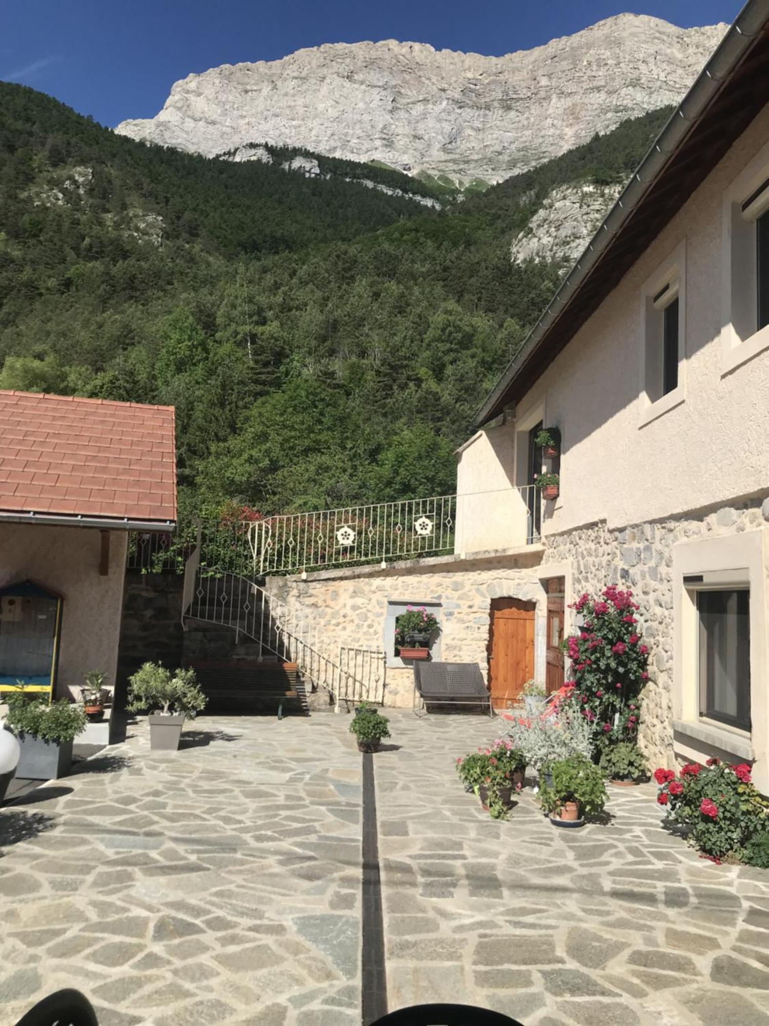 Le Rocher Des Ducs, Vue Sur Montagne, Abris Voitures Et Motos Le Glaizil Kültér fotó
