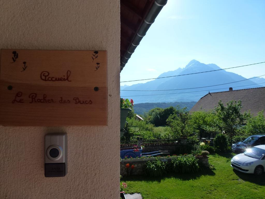 Le Rocher Des Ducs, Vue Sur Montagne, Abris Voitures Et Motos Le Glaizil Kültér fotó