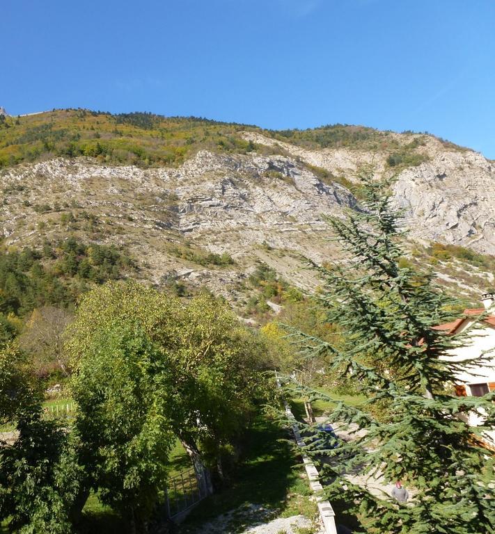 Le Rocher Des Ducs, Vue Sur Montagne, Abris Voitures Et Motos Le Glaizil Kültér fotó